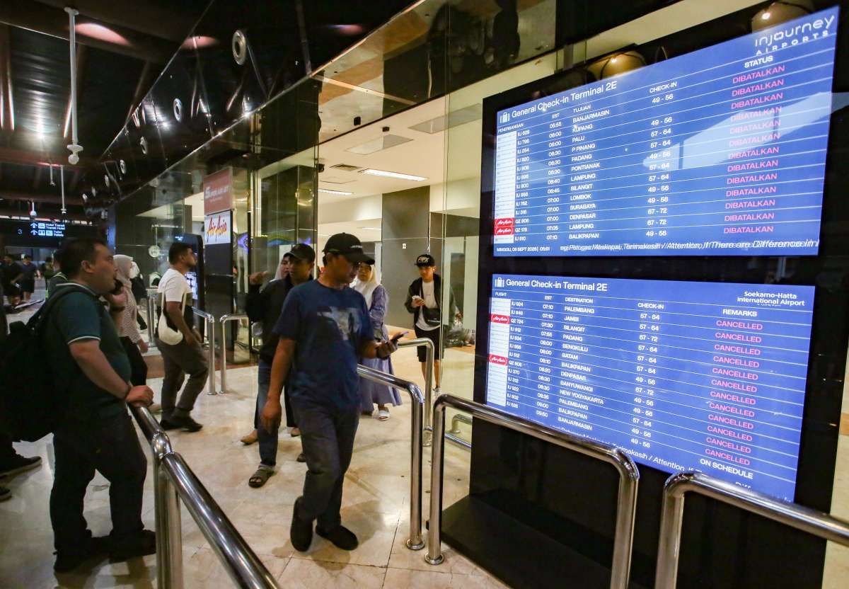 Erupsi Anak Krakatau, Abu Vulkanik Bikin 8 Bandara Ditutup Sampai Senin Pagi Jadi Sorotan