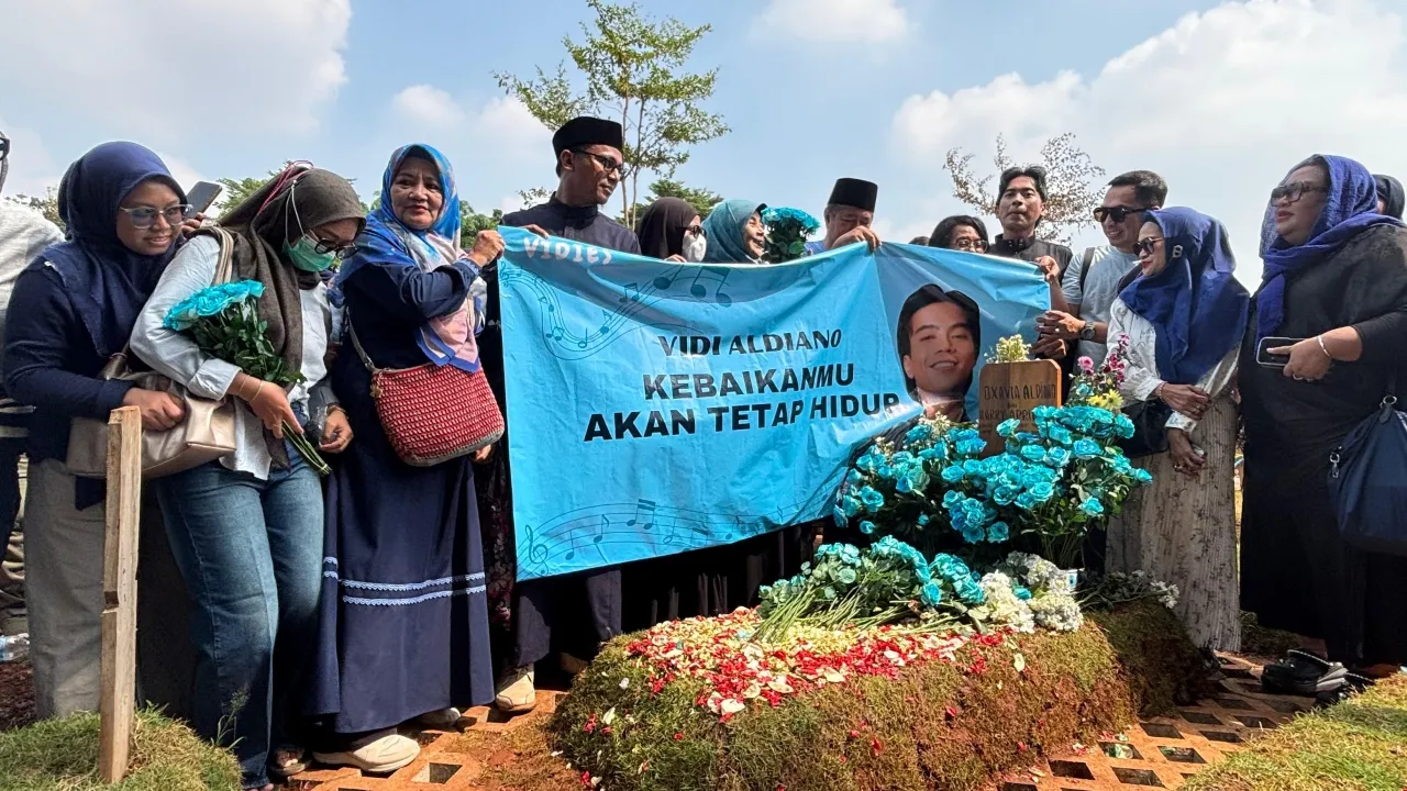 Keluarga Angkat Bicara soal Hilangnya Lampu Makam Vidi Aldiano