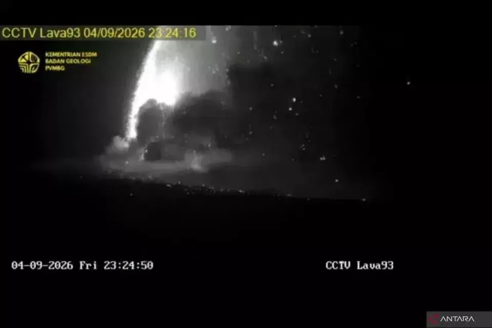 Warga Diminta Menjauhi Anak Krakatau dan Tetap Tenang